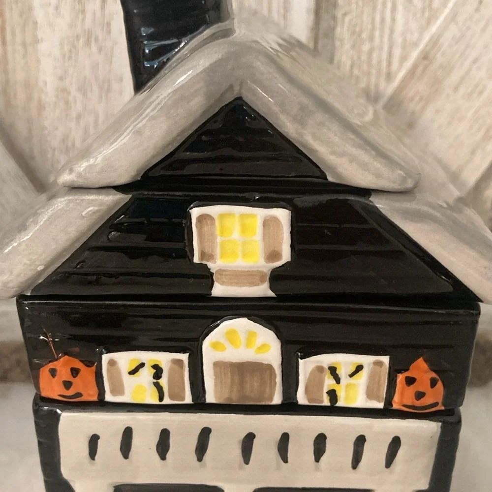 10 Strawberry Street Haunted House Measuring Cups